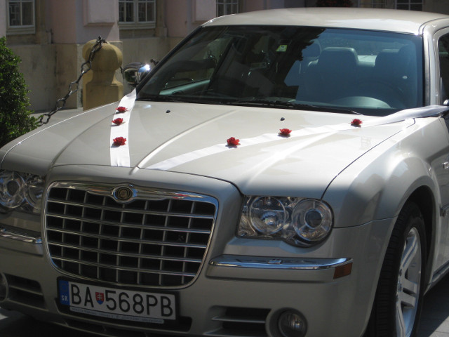 The getaway car Chrysler decked out for soon-to-wed