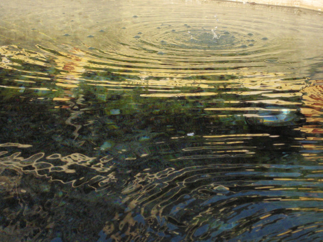 Ripple (plural) Ripples in surface of a fountain