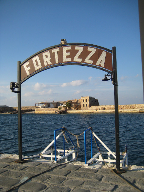 Fortezza small fort across harbor, framed by archway