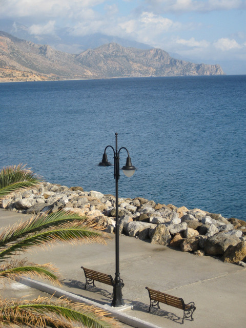 View East lamp post, promenade, ocean promontories