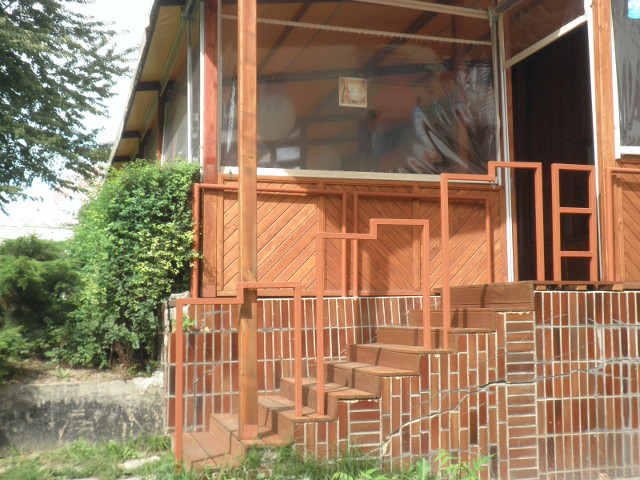 the cafe round the corner wooden exterior, brick steps